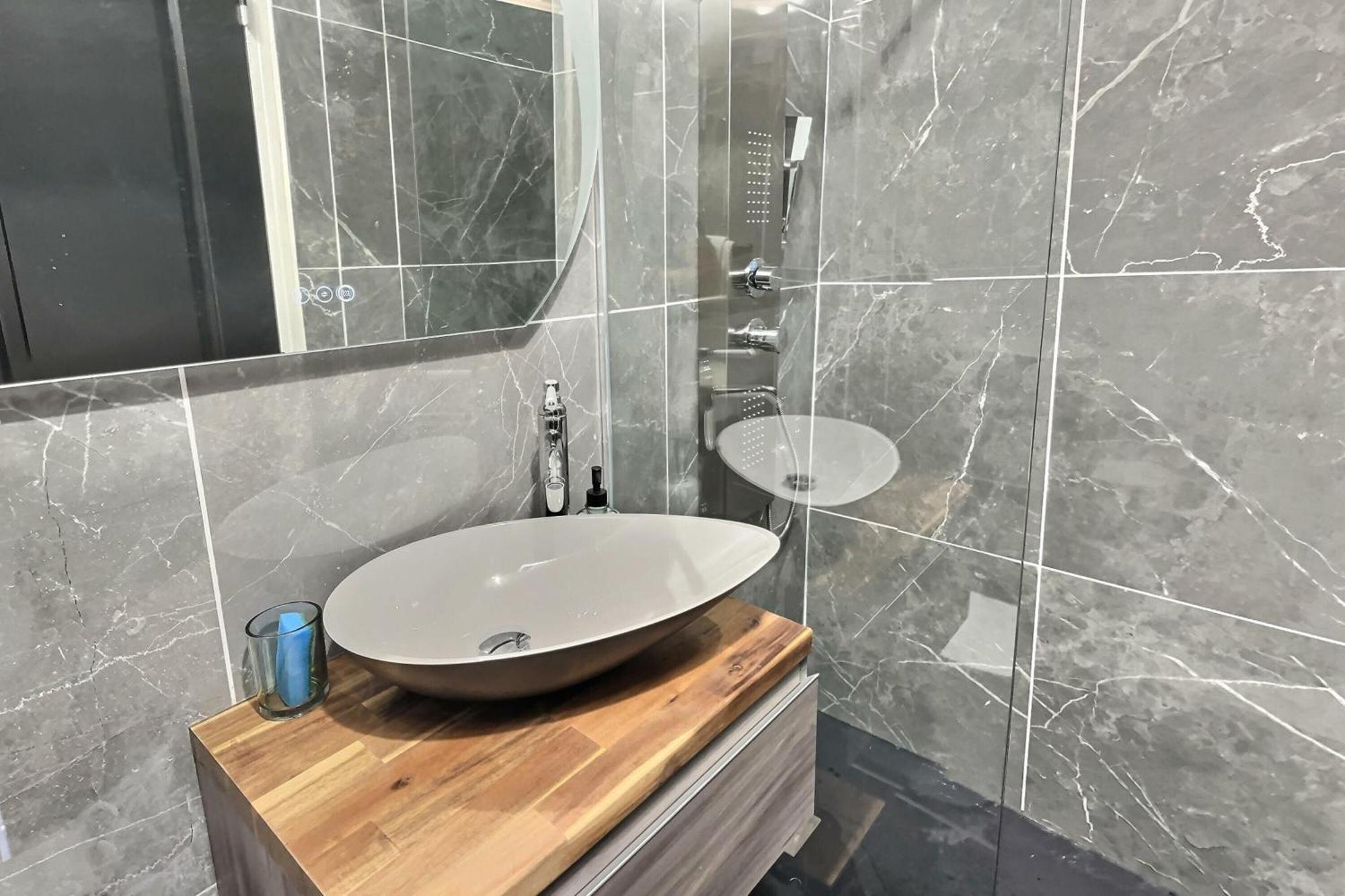 Appartement De Charme Avec Balcon Au Pied Des Commerces Béziers Esterno foto